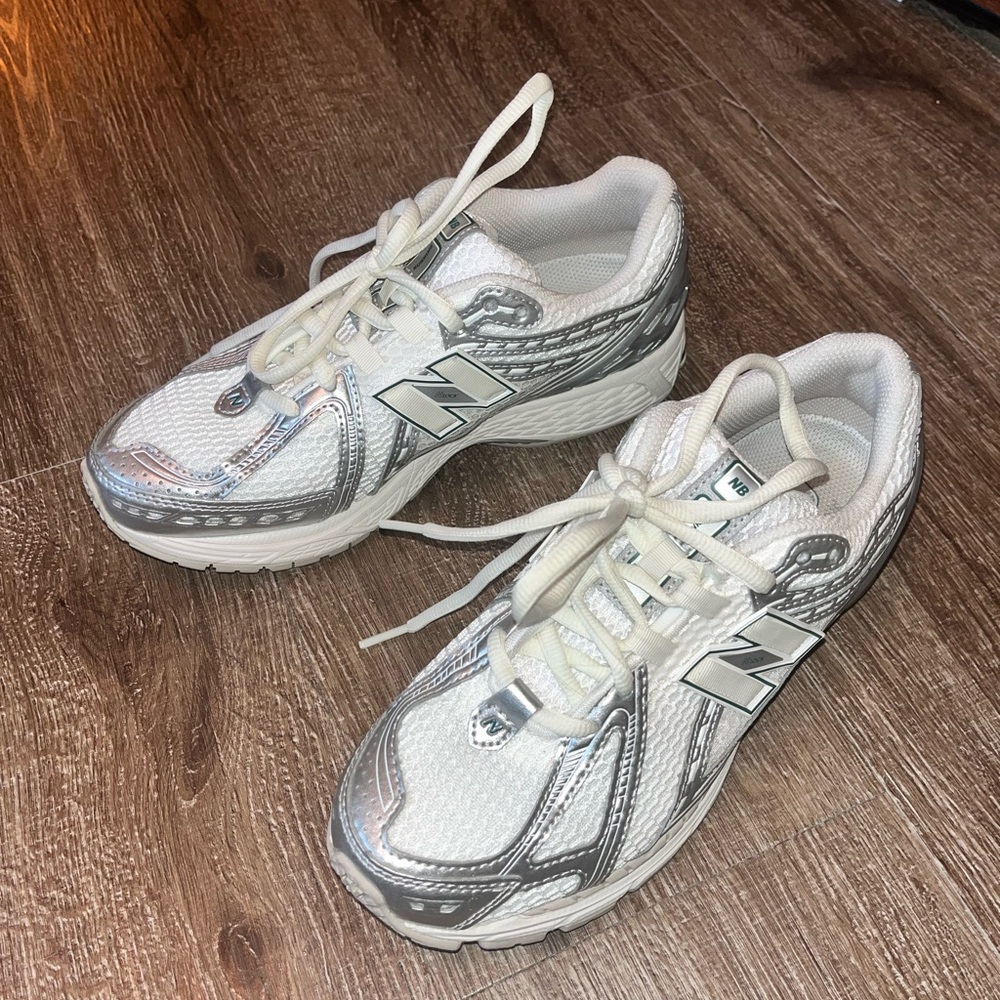 Brand new New balance 1906 sneaker woman’s 8
